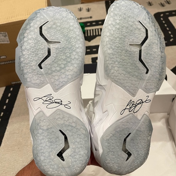 Lebron 11 Nike custom ID size 12 brand new - Picture 4 of 4